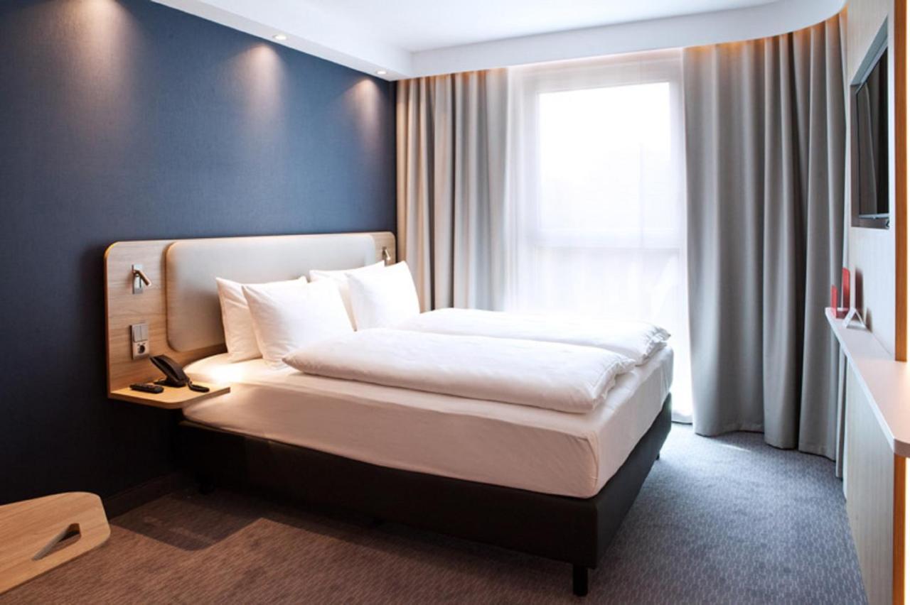 Holiday Inn Express Fuerth By Ihg Bagian luar foto