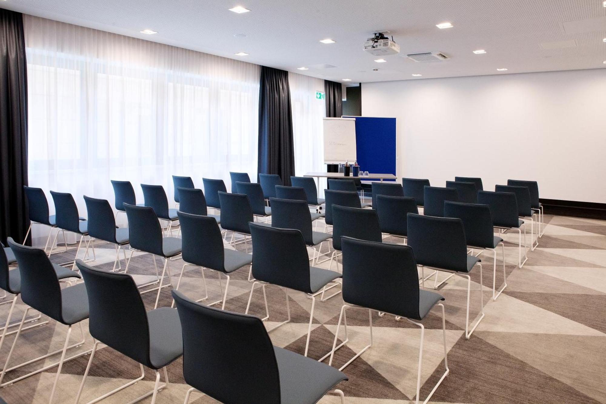 Holiday Inn Express Fuerth By Ihg Bagian luar foto